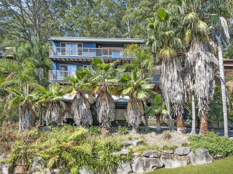 15 Cabbage Tree Avenue, Avoca Beach NSW 2251