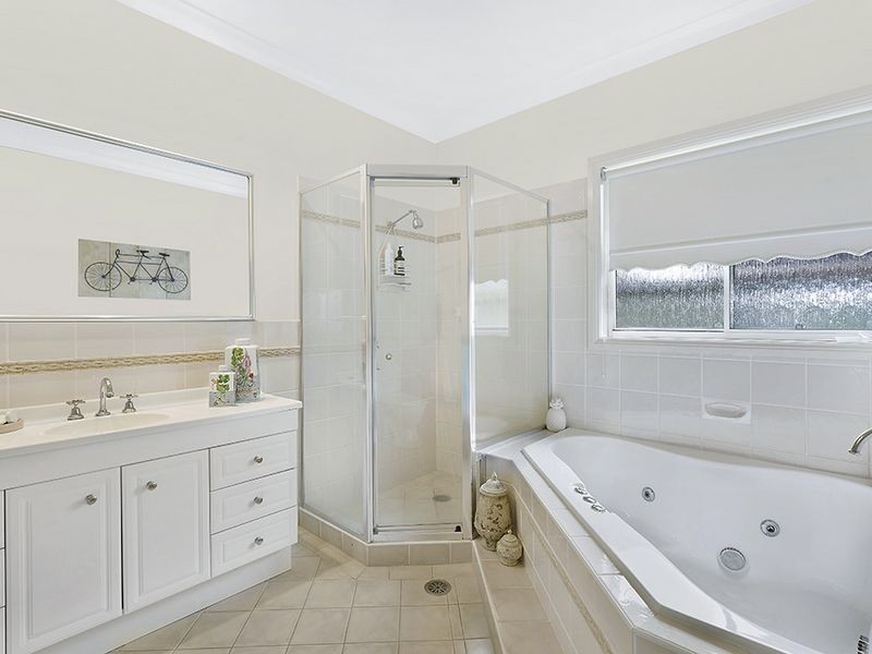 19 Jessie Hurley Dr, Erina NSW 2250