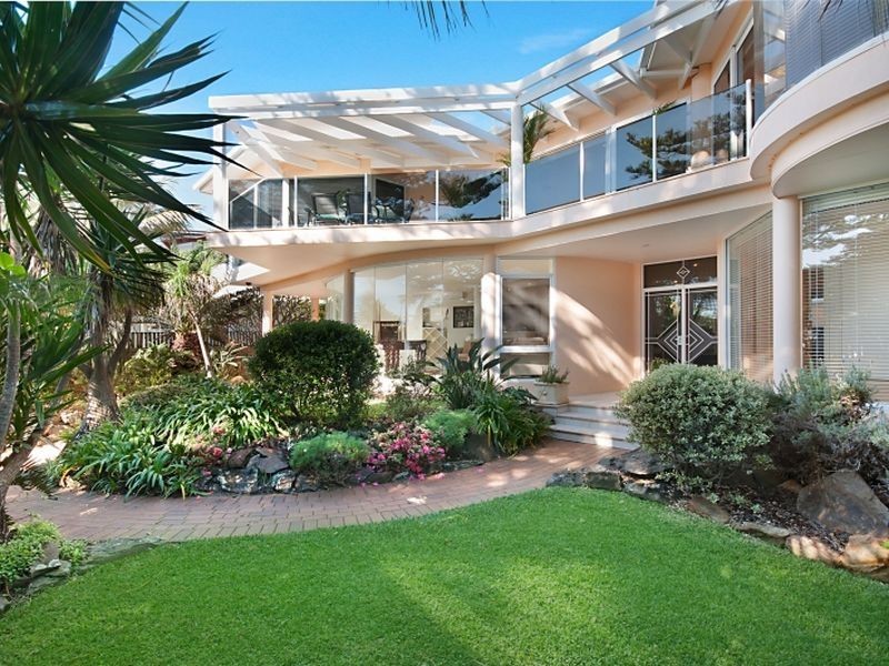 2 Cliff Ave, Avoca Beach NSW 2251