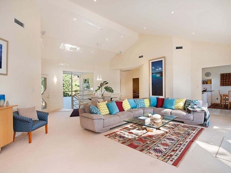 2 Cliff Ave, Avoca Beach NSW 2251