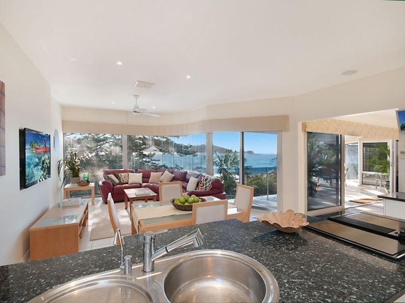 2 Cliff Ave, Avoca Beach NSW 2251