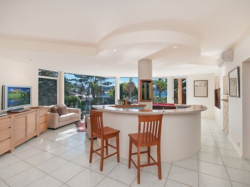 2 Cliff Ave, Avoca Beach NSW 2251