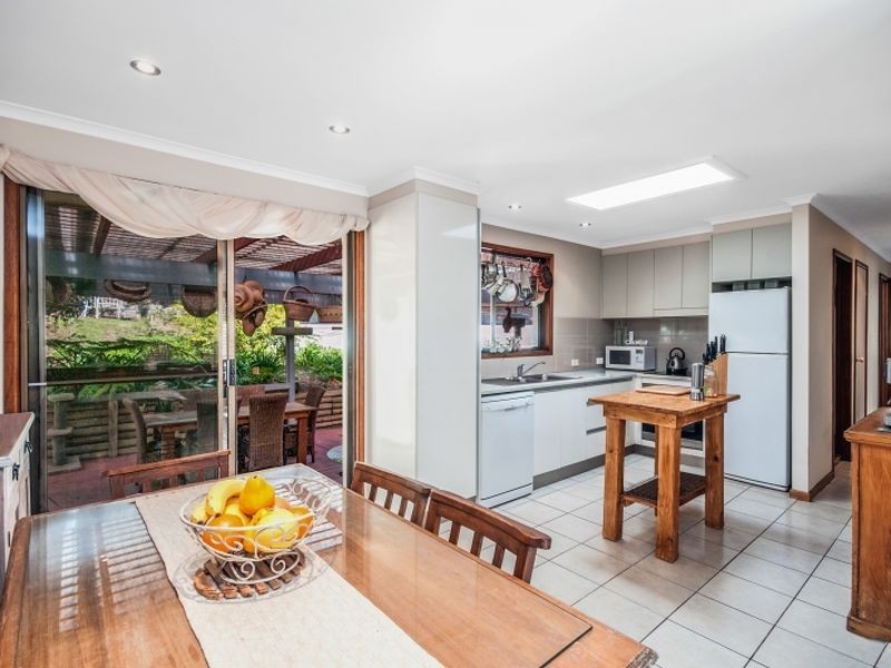 13 Walder Cr, Avoca Beach NSW 2251