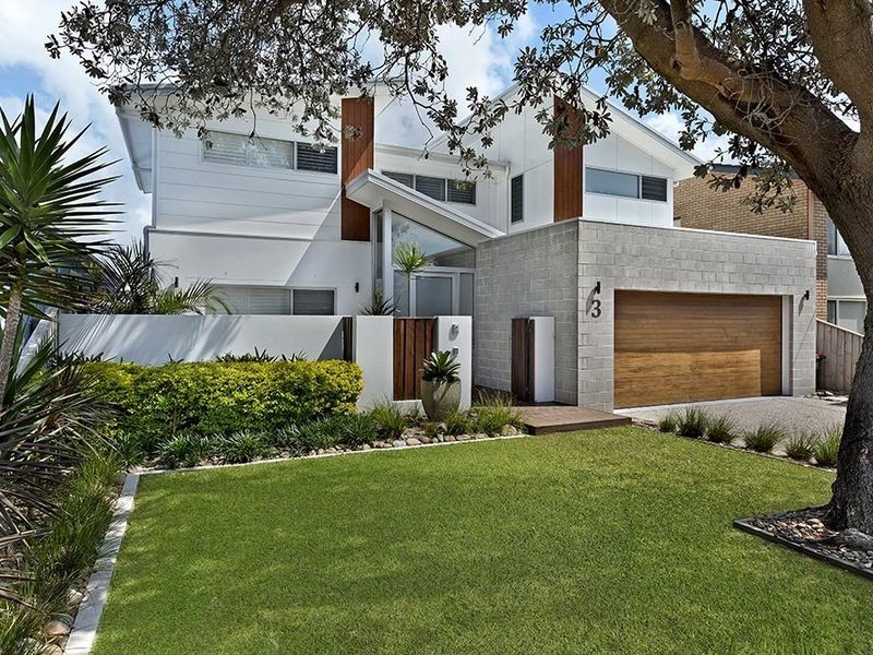 3 North Avoca Pde, North Avoca NSW 2260