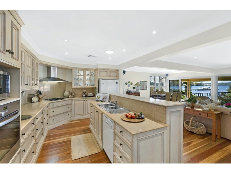 55 Albany Street, Point Frederick NSW 2250