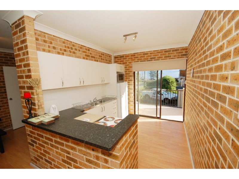 2/4 Del Mar Drive, Copacabana NSW 2251