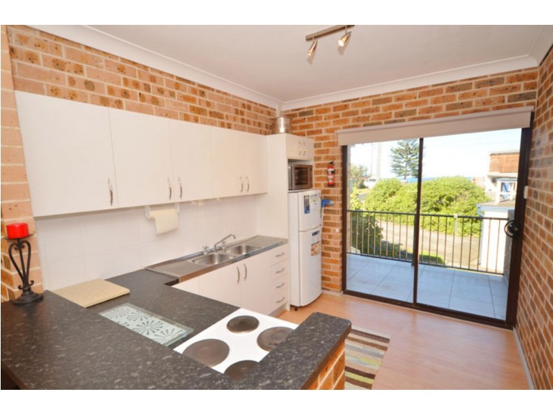 2/4 Del Mar Drive, Copacabana NSW 2251