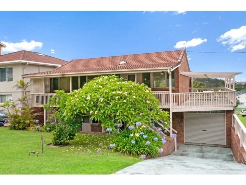 2a Fiesta Crescent, Copacabana NSW 2251