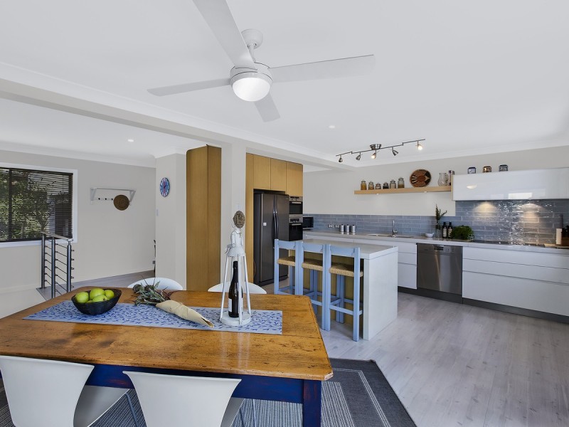 30 Fairscene Crescent, Avoca Beach NSW 2251