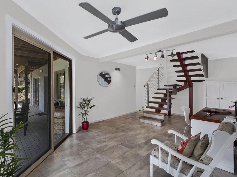 30 Fairscene Crescent, Avoca Beach NSW 2251