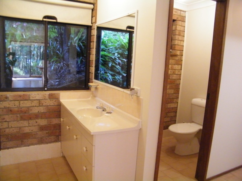 16 Lakeside Drive, Macmasters Beach NSW 2251