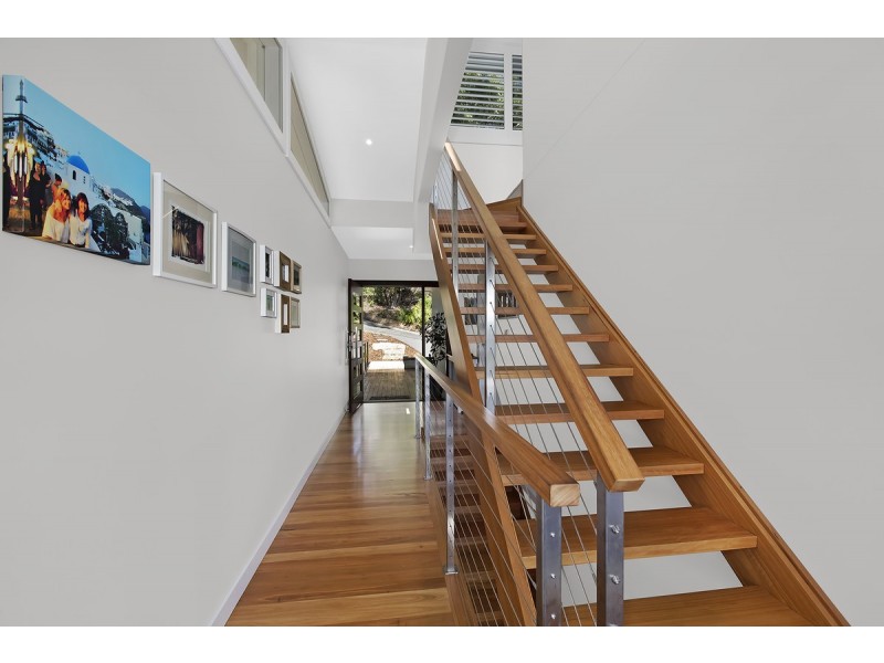 13 Fairscene Crescent, Avoca Beach NSW 2251