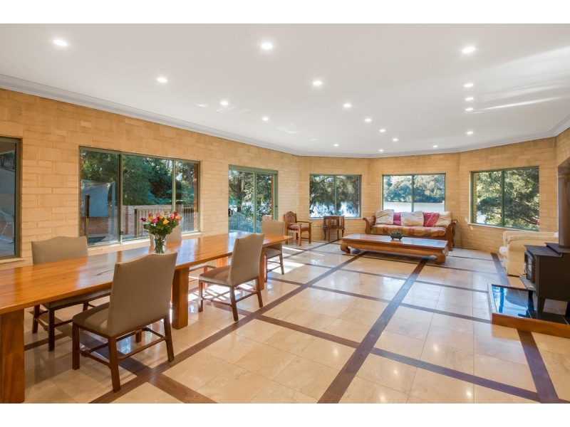 293A The Round Drive, Avoca Beach NSW 2251