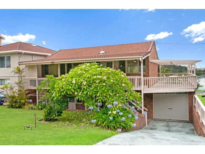 2a Fiesta Crescent, Copacabana NSW 2251