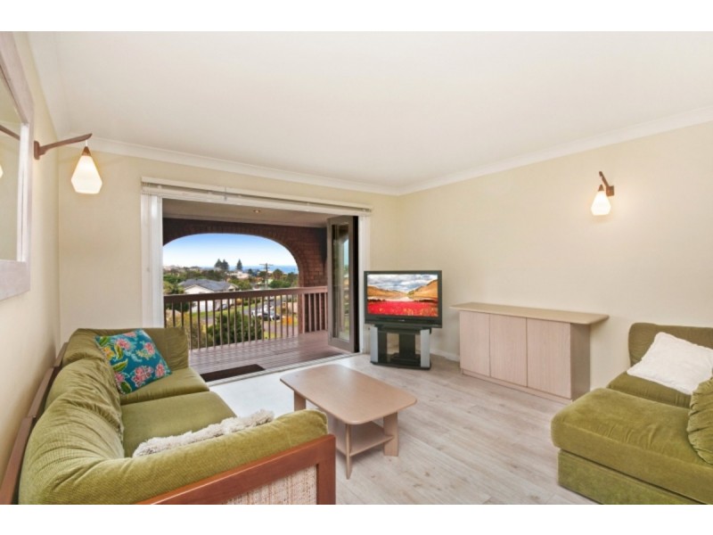 2a Fiesta Crescent, Copacabana NSW 2251