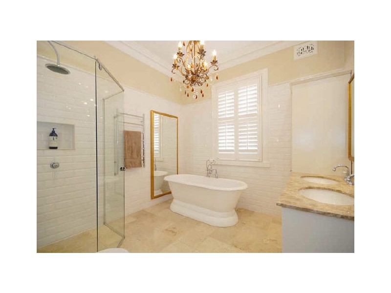 4 Holdsworth Avenue, St Leonards NSW 2065
