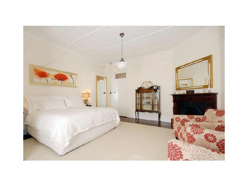 4 Holdsworth Avenue, St Leonards NSW 2065