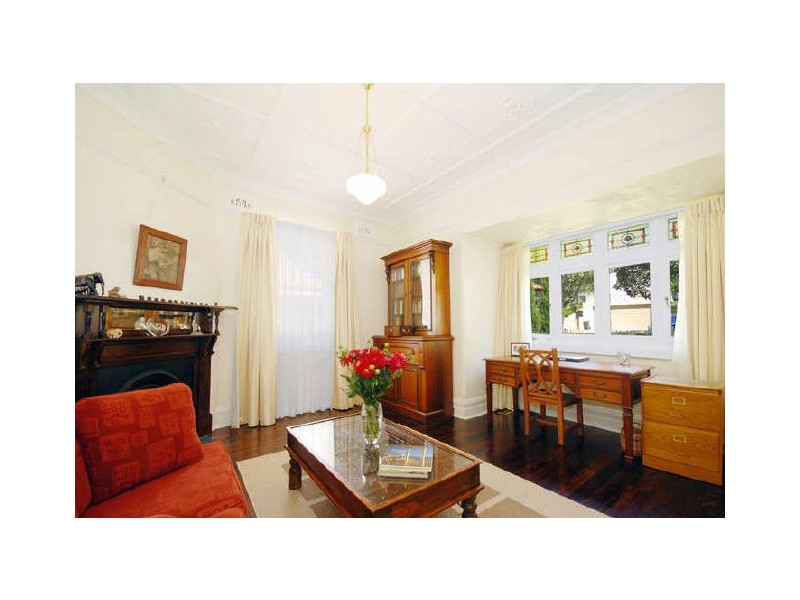 4 Holdsworth Avenue, St Leonards NSW 2065