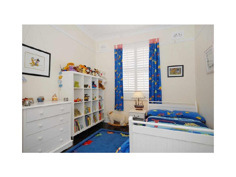 4 Holdsworth Avenue, St Leonards NSW 2065