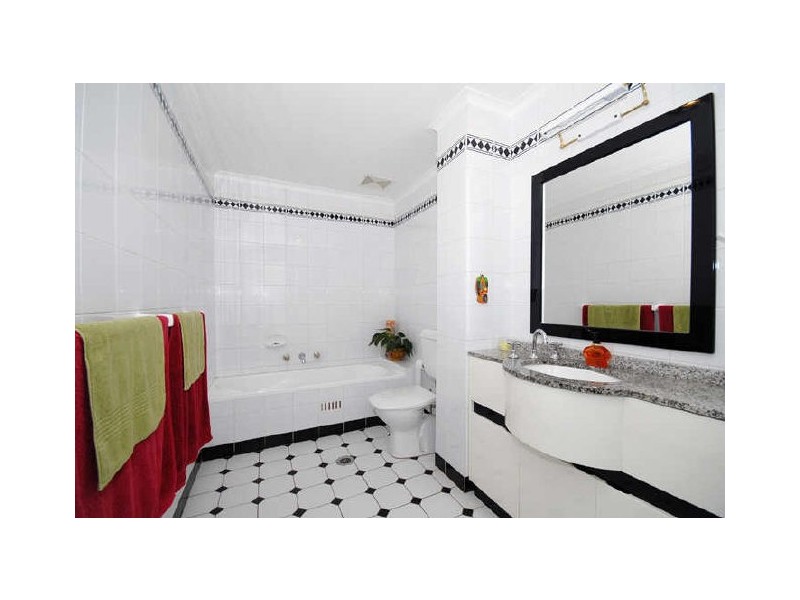 18/2 Spruson Street, Neutral Bay NSW 2089