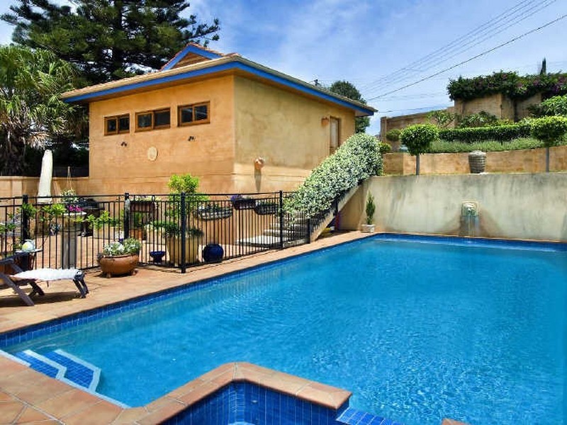 1 Bruce Street, Warriewood NSW 2102