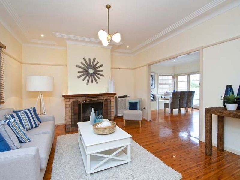 11 Lakeview Parade, Warriewood NSW 2102