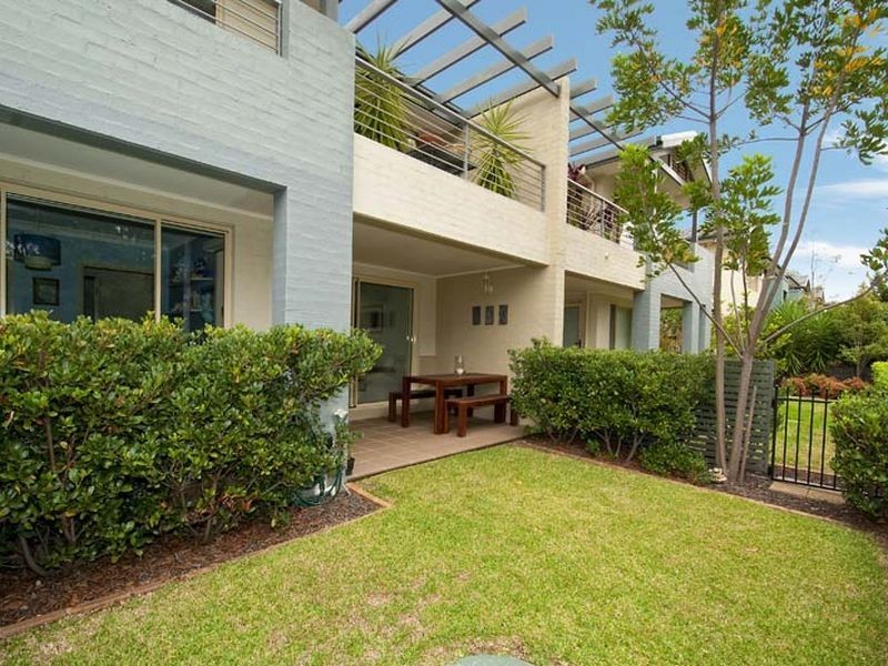 2/2 Fantail Avenue, Warriewood NSW 2102