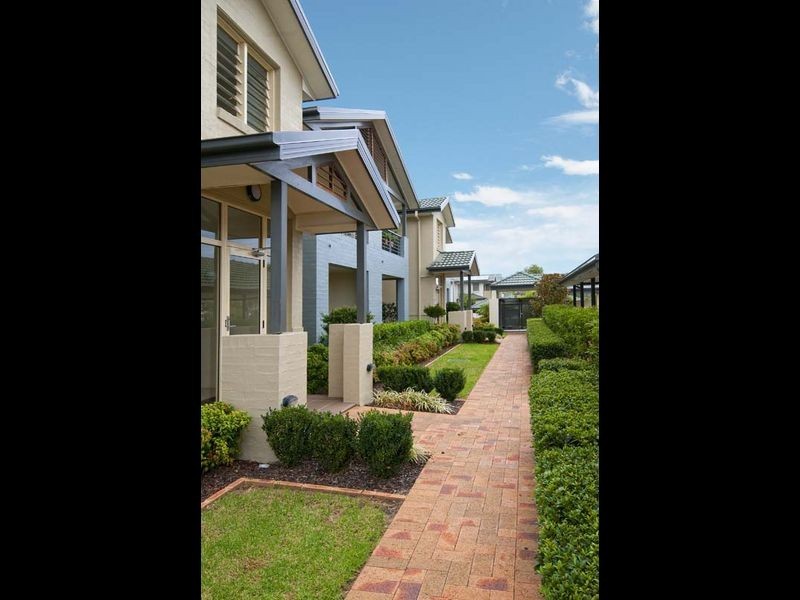 2/2 Fantail Avenue, Warriewood NSW 2102