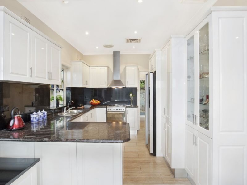 10 Eastview Road, Church Point NSW 2105