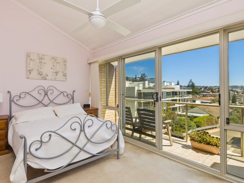 24/2-4 Beach Street, Curl Curl NSW 2096