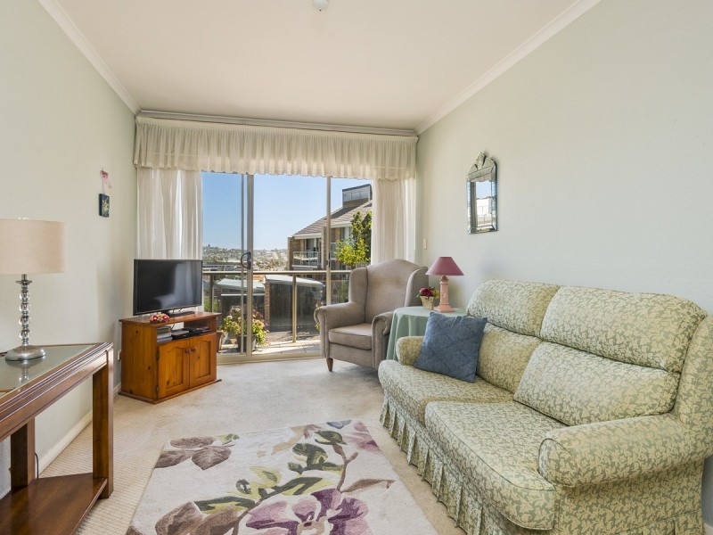 24/2-4 Beach Street, Curl Curl NSW 2096