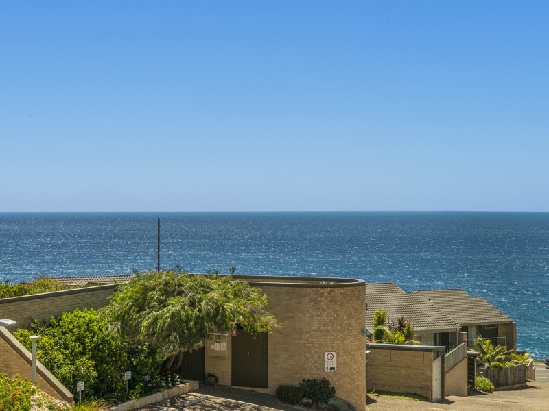 24/2-4 Beach Street, Curl Curl NSW 2096