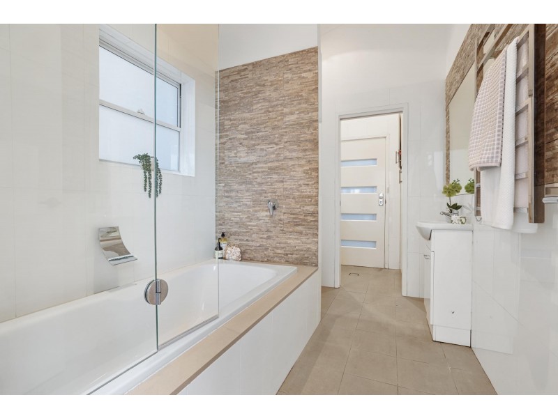 24 Loquat Valley Road, Bayview NSW 2104