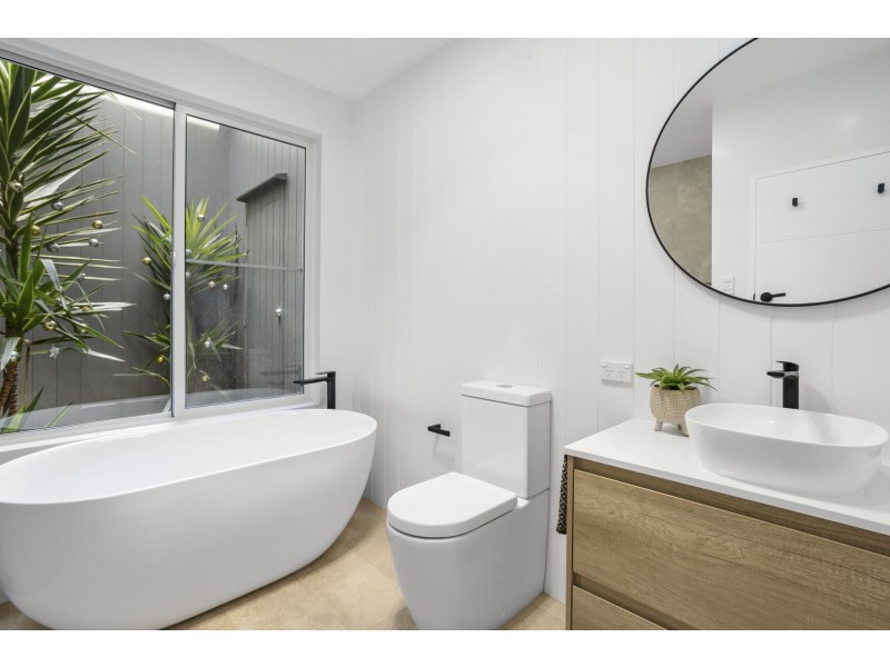 2 Hunter Street South, Warriewood NSW 2102