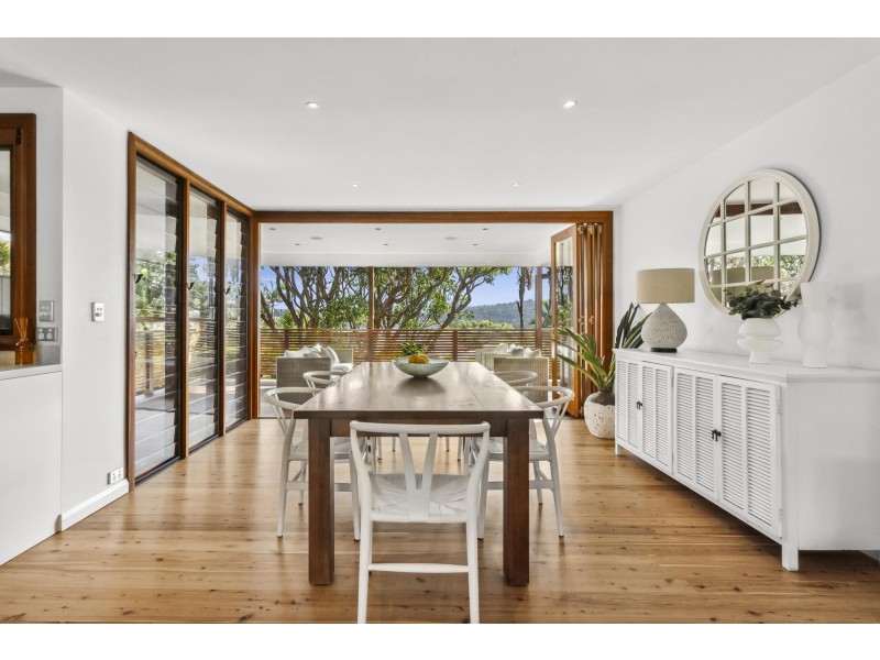 11 Carpenter Crescent, Warriewood NSW 2102