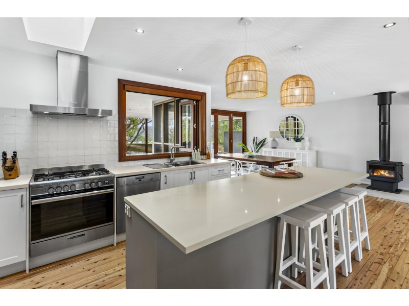 11 Carpenter Crescent, Warriewood NSW 2102