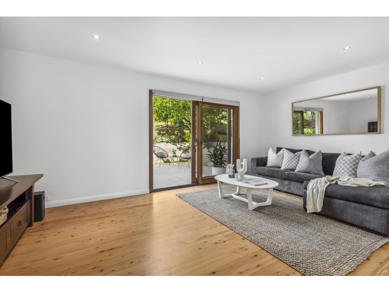 11 Carpenter Crescent, Warriewood NSW 2102