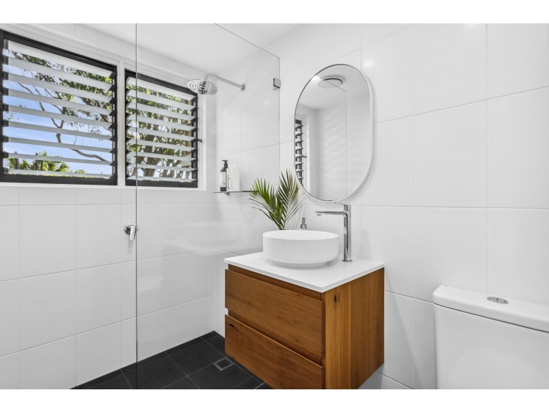 11 Carpenter Crescent, Warriewood NSW 2102