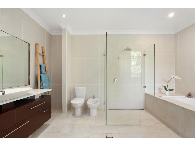 1 Suncrest Avenue, Newport NSW 2106