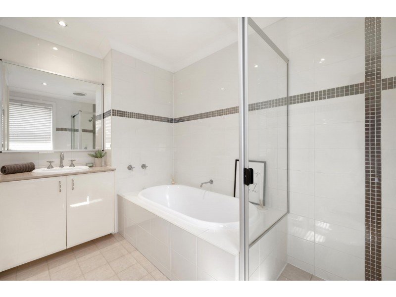 5/2 Fantail Avenue, Warriewood NSW 2102