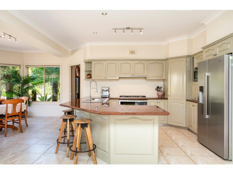 2 Hallstrom Place, Mona Vale NSW 2103