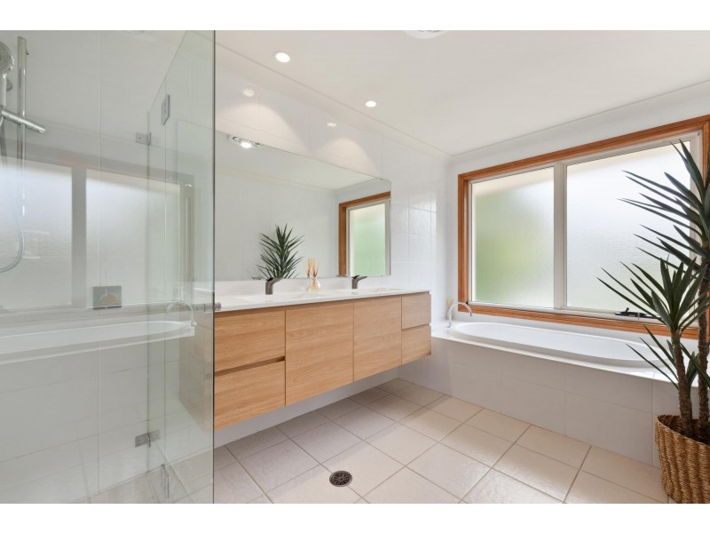 7 Eucalyptus Place, Warriewood NSW 2102