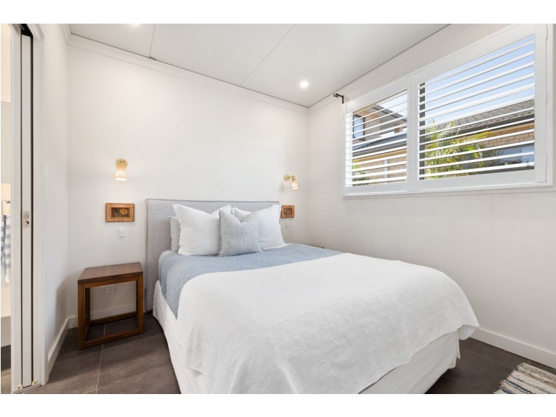 15a Oak Street, North Narrabeen NSW 2101