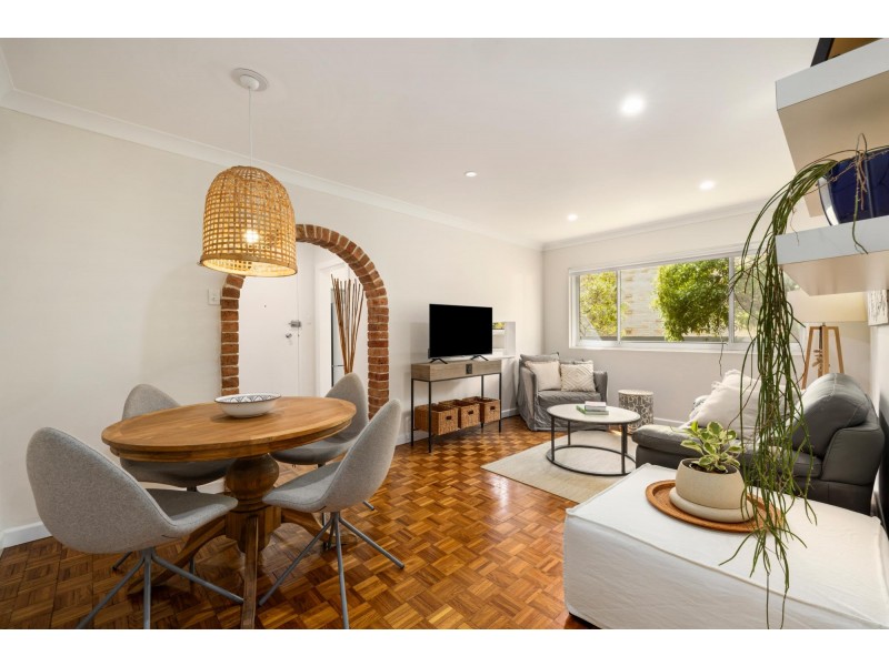 2/18 Darley Street, Mona Vale NSW 2103