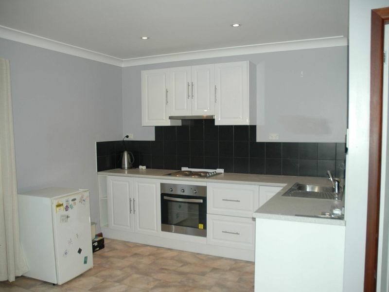 Flat at 6 The Circle, Narraweena NSW 2099