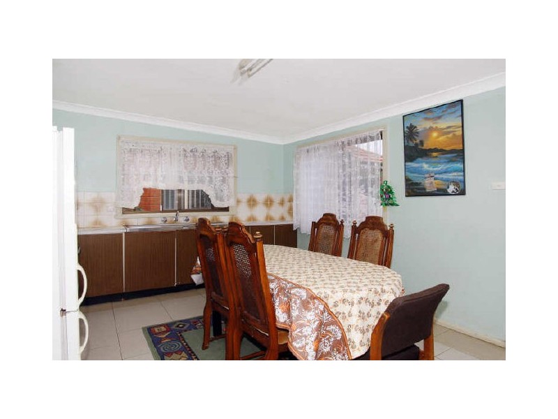 4 Penshurst Road, Roselands NSW 2196