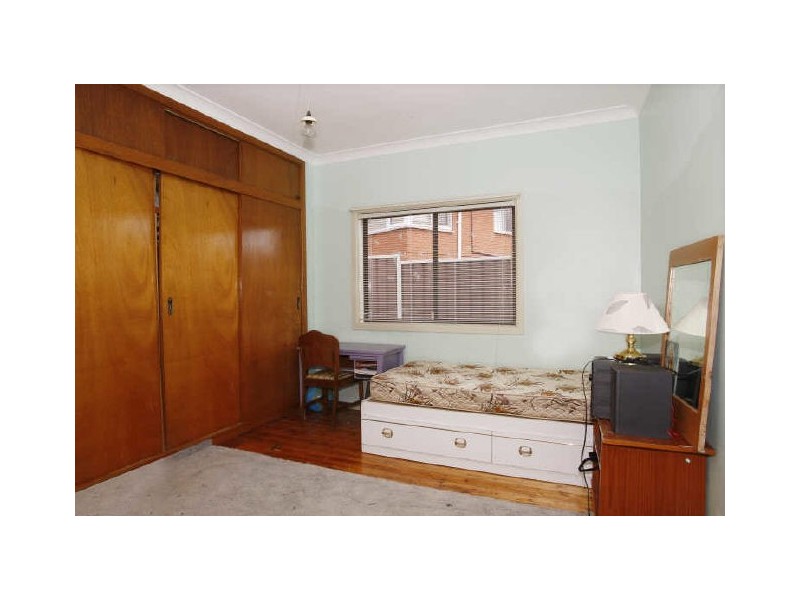 4 Penshurst Road, Roselands NSW 2196