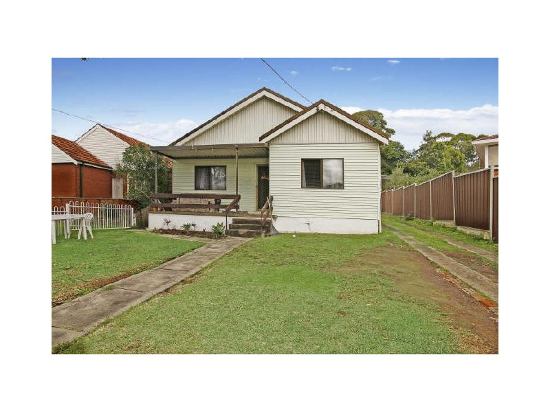4 Penshurst Road, Roselands NSW 2196