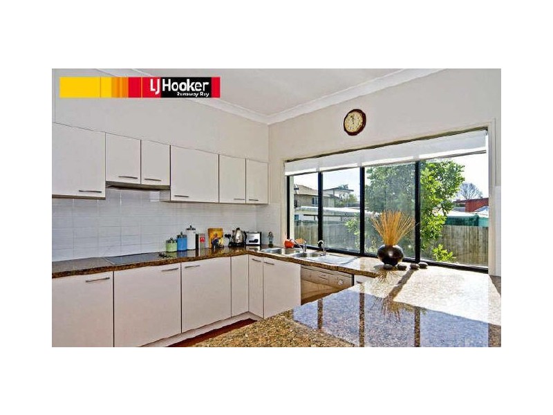27 Ocean Street, Runaway Bay QLD 4216