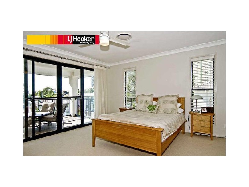 27 Ocean Street, Runaway Bay QLD 4216